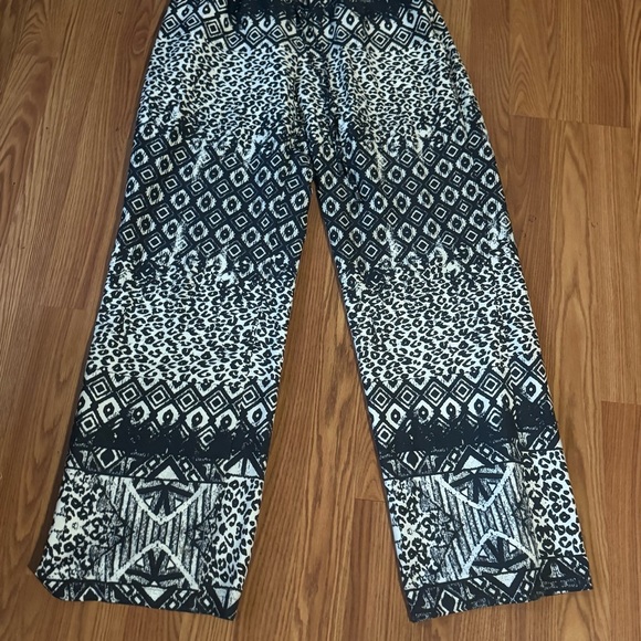 Stradivarius Gray White Abstract Aztec Patterned‎ Jumpsuit Size S Tribal Boho - Picture 3 of 7